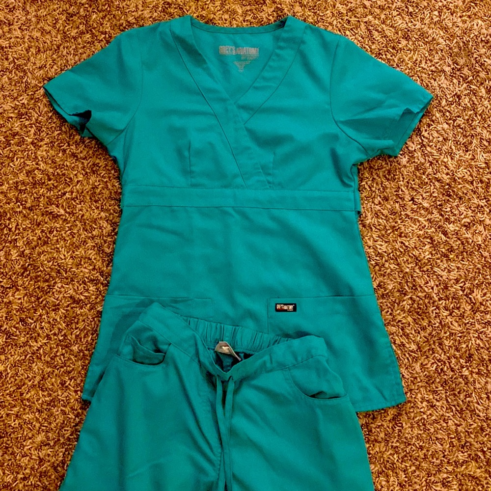 Grey’s Anatomy scrub set.